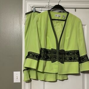 Gorgeous, Beautiful, Stunning can all be used to explain this suit.